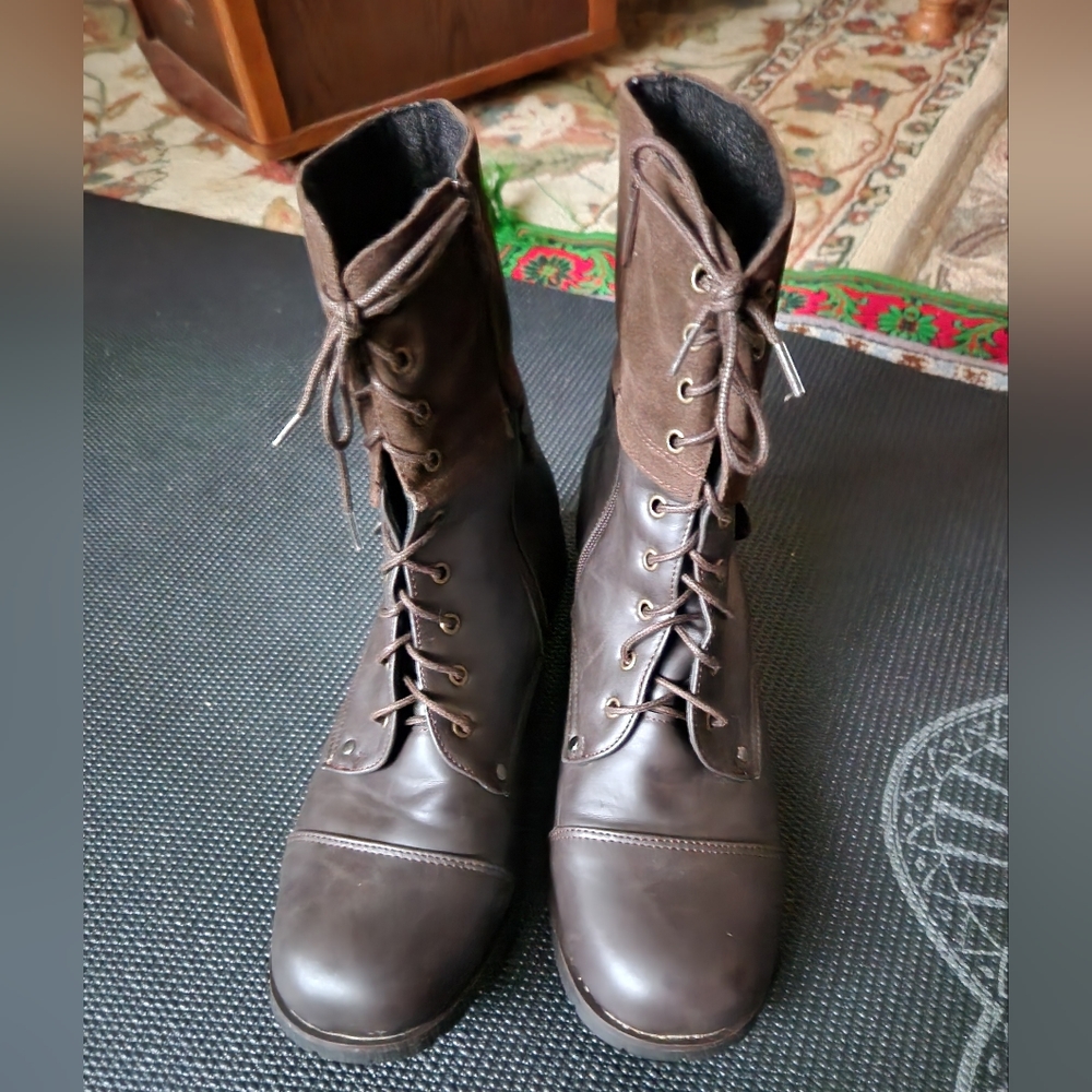 TAOS CRAVE Womens Boots